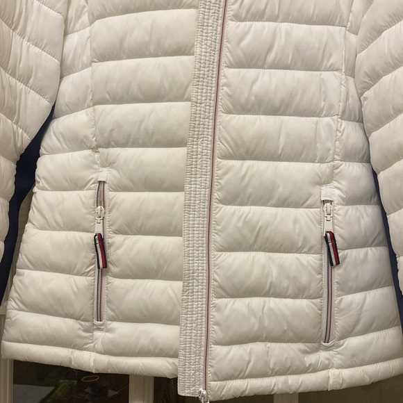 Tommy Hilfiger Lightweight Hooded Puffer Jacket White and Blue Women’s Small - Picture 6 of 17
